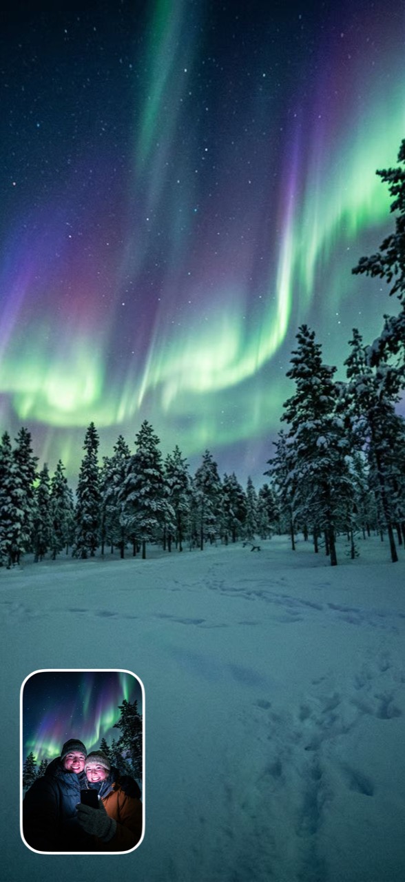 Dual photo: northern lights with a selfie window